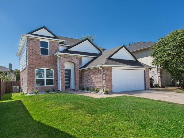 1704 Brookarbor Court , Arlington, TX 76018