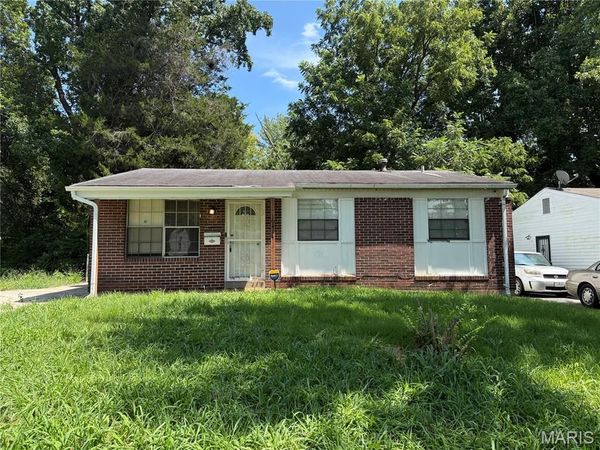 10414 Royal Drive , St Louis, MO 63136