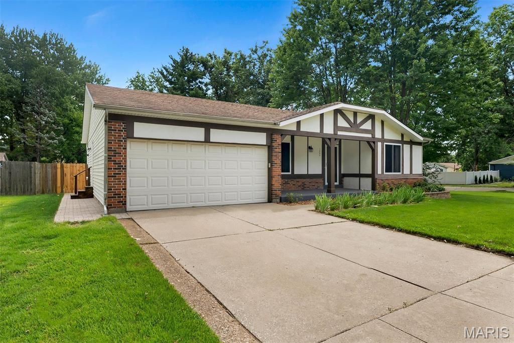 1060 Timberwood Trails Drive , Florissant, MO 63031 Main Photo