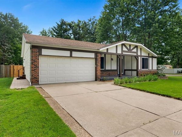 1060 Timberwood Trails Drive, Florissant, MO 63031