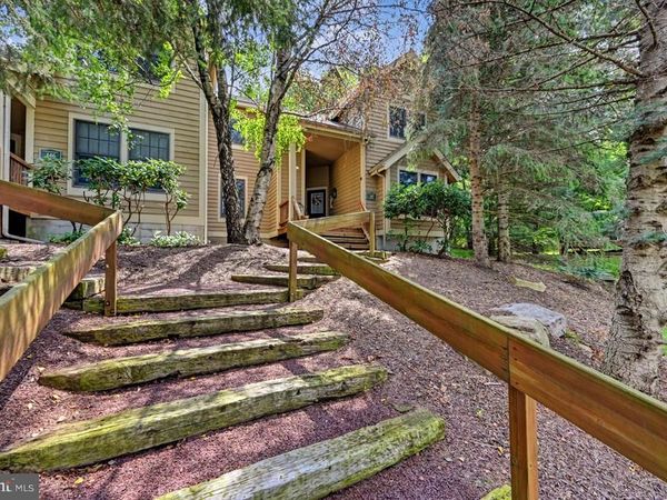 147 PINE COURT , TANNERSVILLE, PA 18372