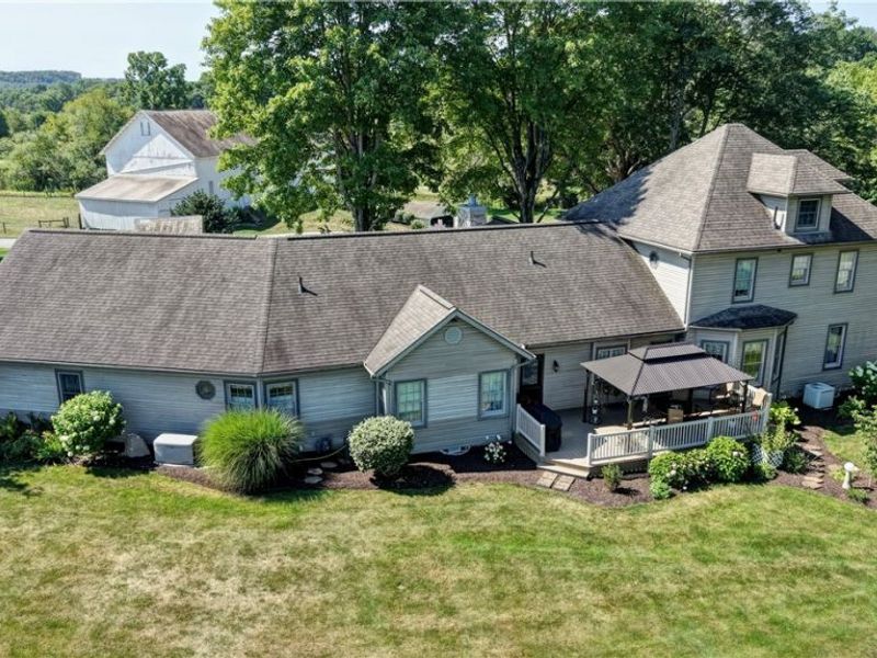 10557 Soehnlen Road NW, Beach City, OH 44608 Photo 2