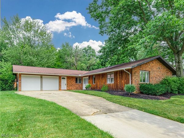 132 Parkview Drive, Aurora, OH 44202