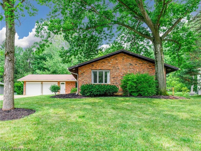132 Parkview Drive, Aurora, OH 44202 Photo 2