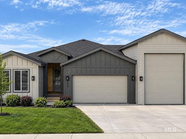 300 NW Greystone Loop, Mountain Home, ID 83647