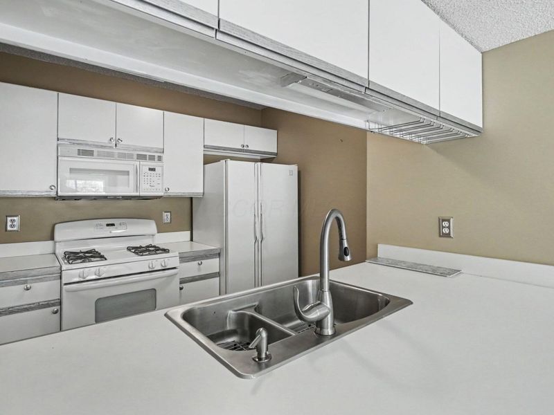 2517 Hyacinth Lane, Unit 56D, Columbus, OH 43235 Photo 7