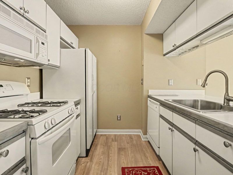 2517 Hyacinth Lane, Unit 56D, Columbus, OH 43235 Photo 8