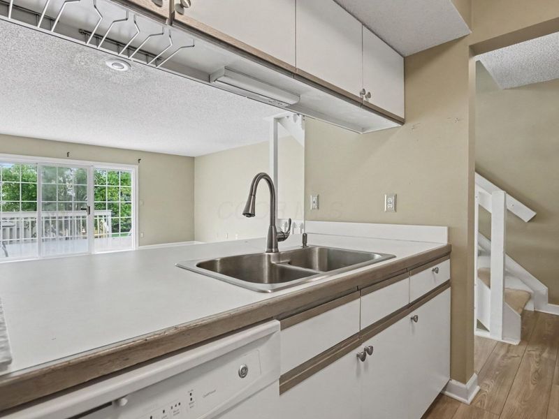 2517 Hyacinth Lane, Unit 56D, Columbus, OH 43235 Photo 9
