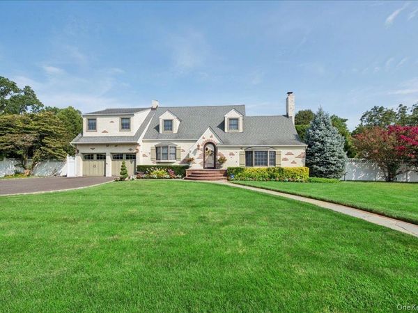 34 Albemarle Road , Westbury, NY 11590