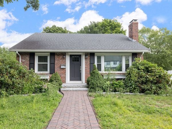 31 Oak St, Wellesley, MA 02482