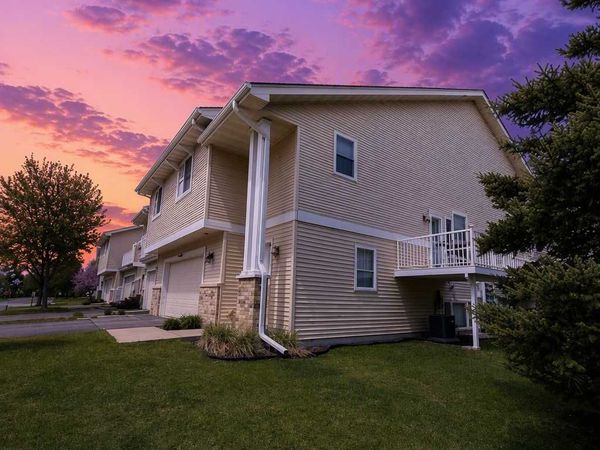4820 Underwood Lane N, Unit E, Plymouth, MN 55442
