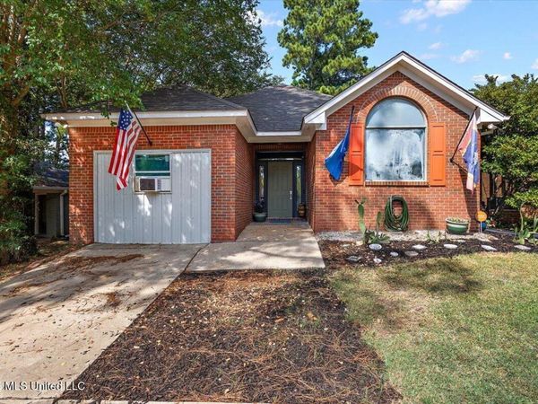 15 Ashland Avenue, Brandon, MS 39047