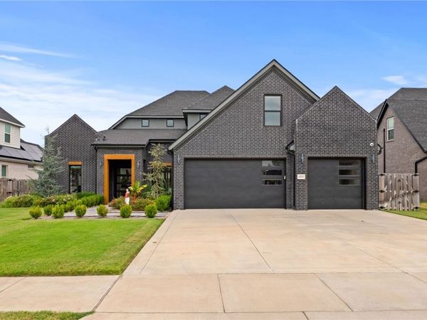 5913 SW Bloomsbury Road , Bentonville, AR 72713