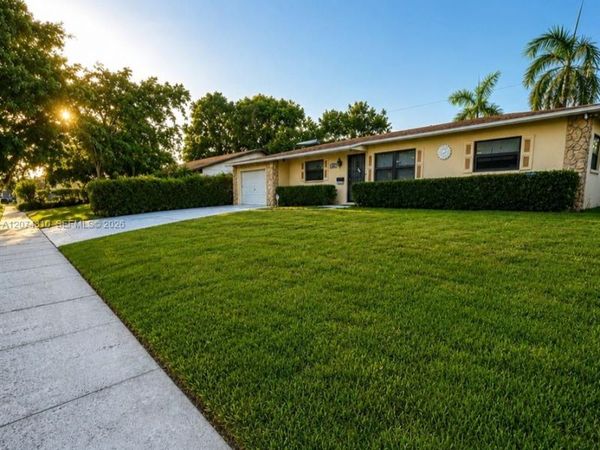 539 Sabal Palm Dr, Lake Park, FL 33403
