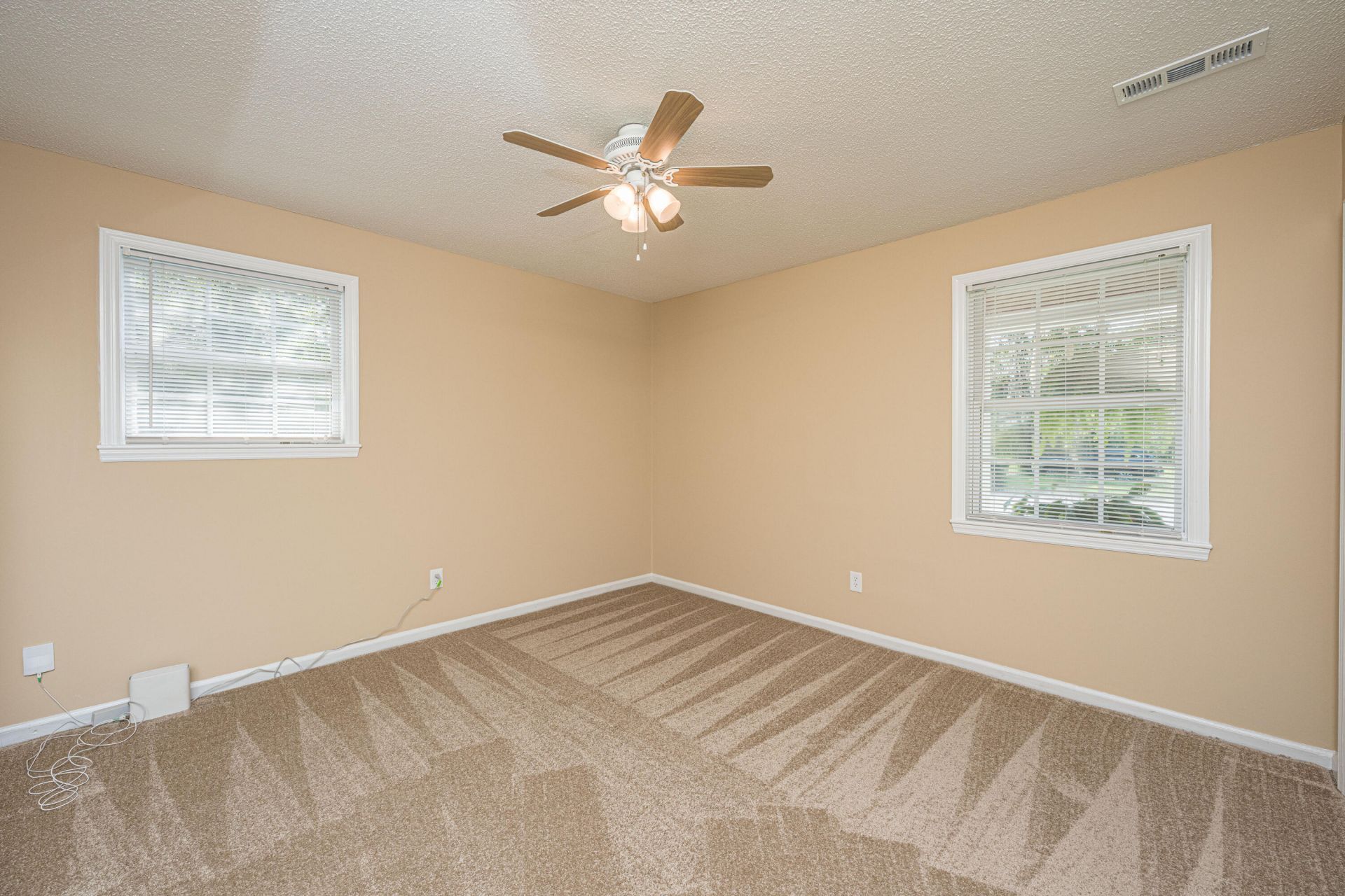 401 Iowa Court Photo 10