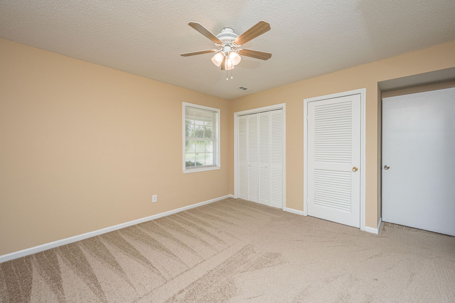 401 Iowa Court Photo 11