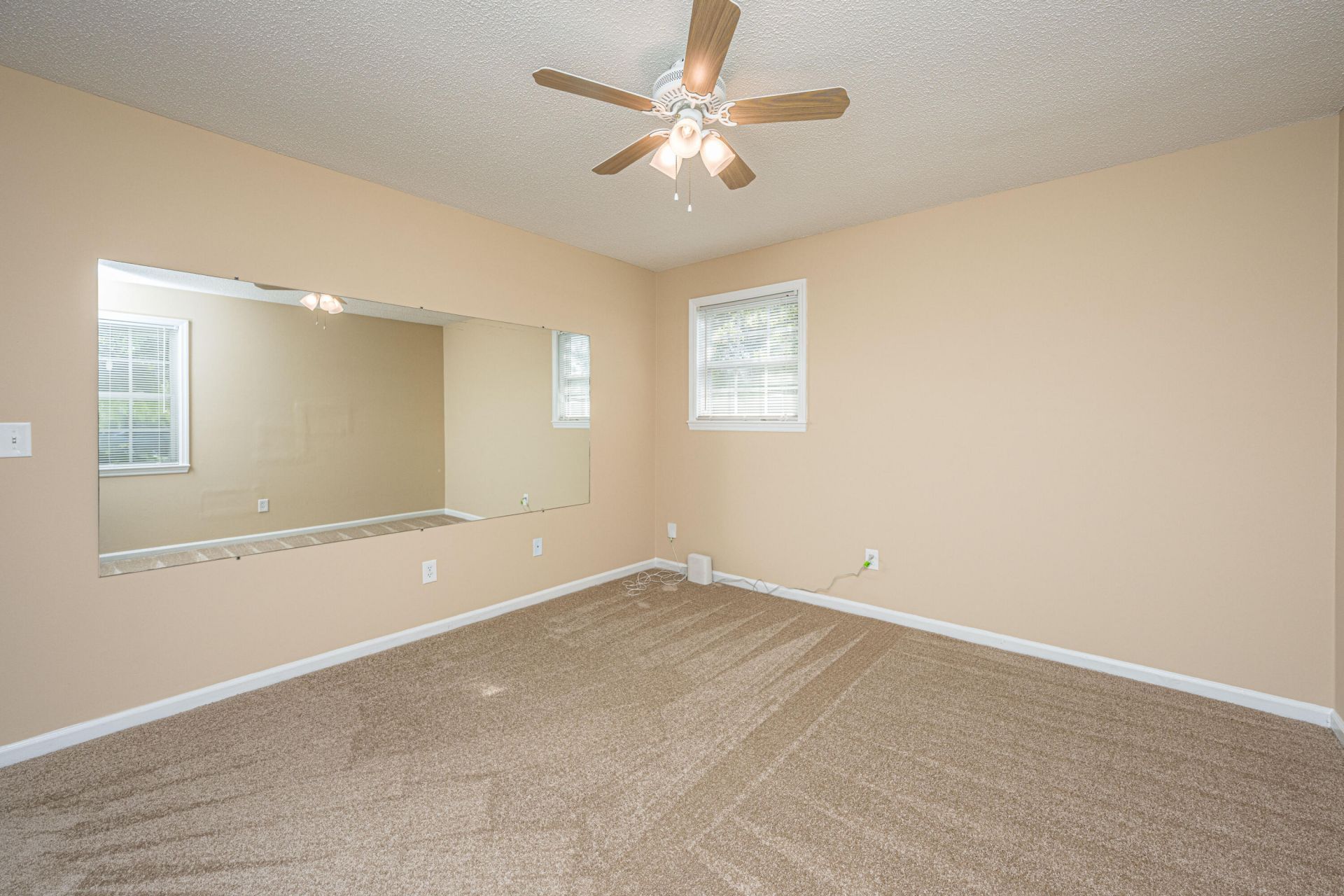 401 Iowa Court Photo 12