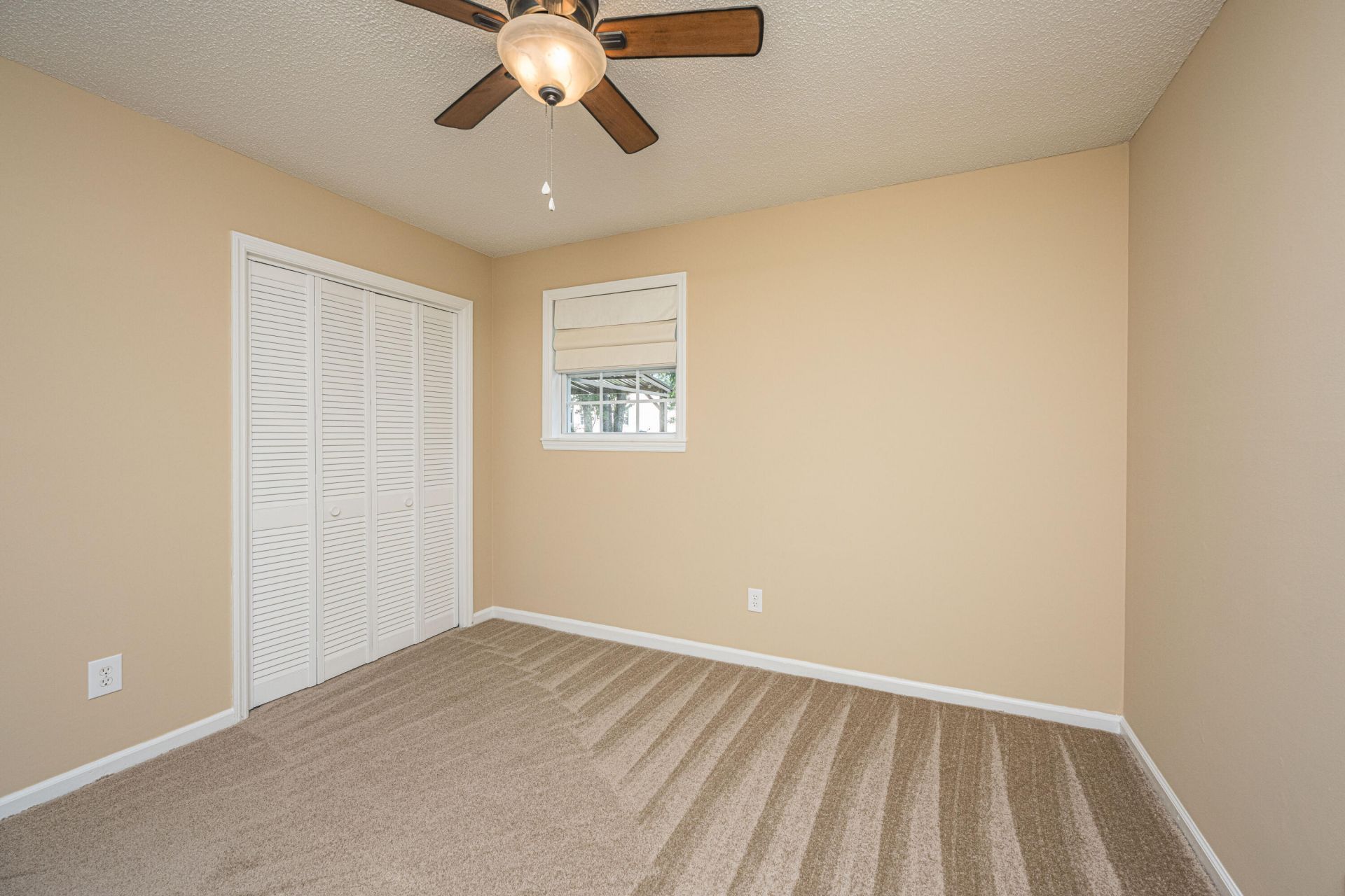 401 Iowa Court Photo 15