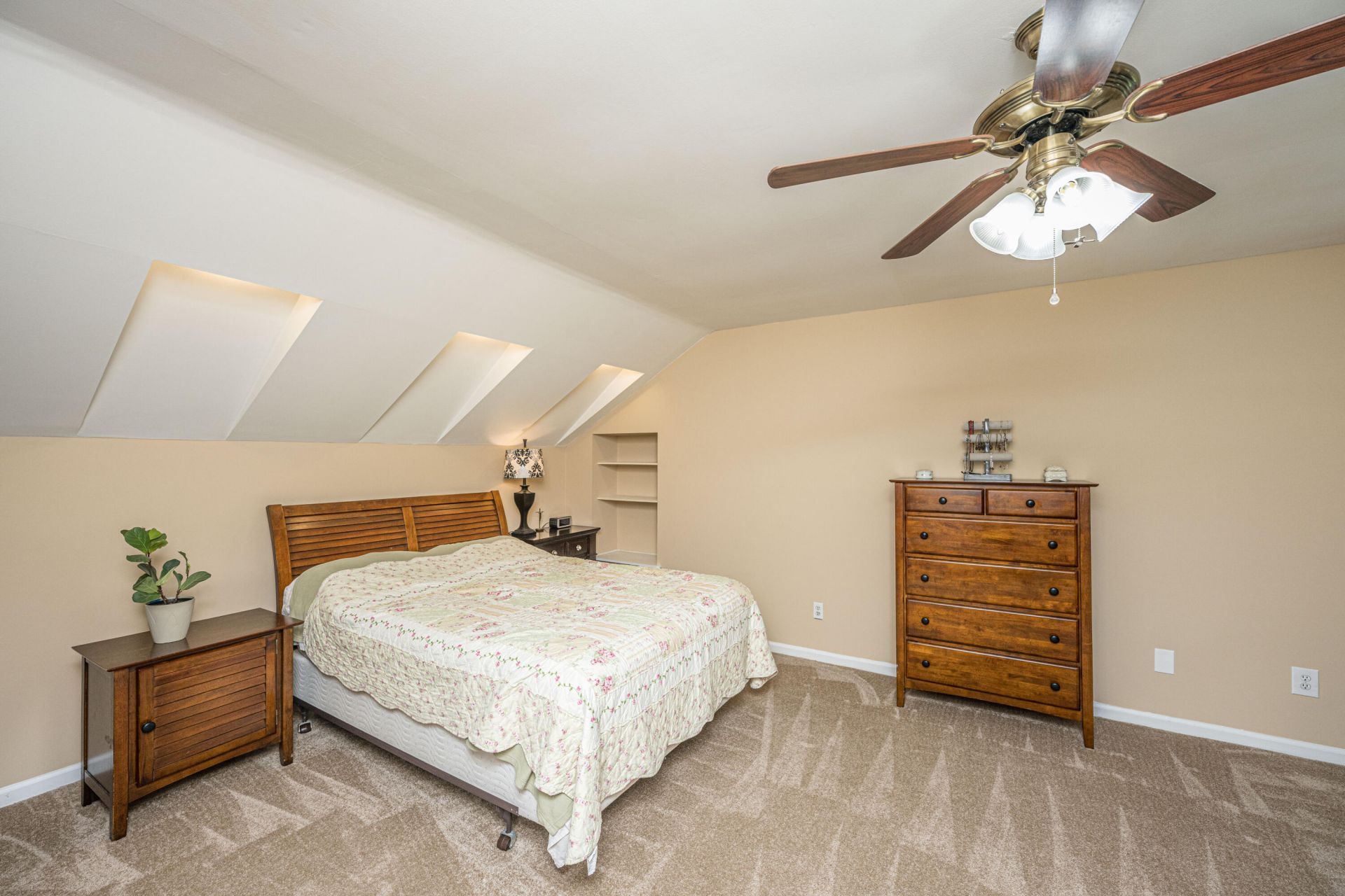 401 Iowa Court Photo 16