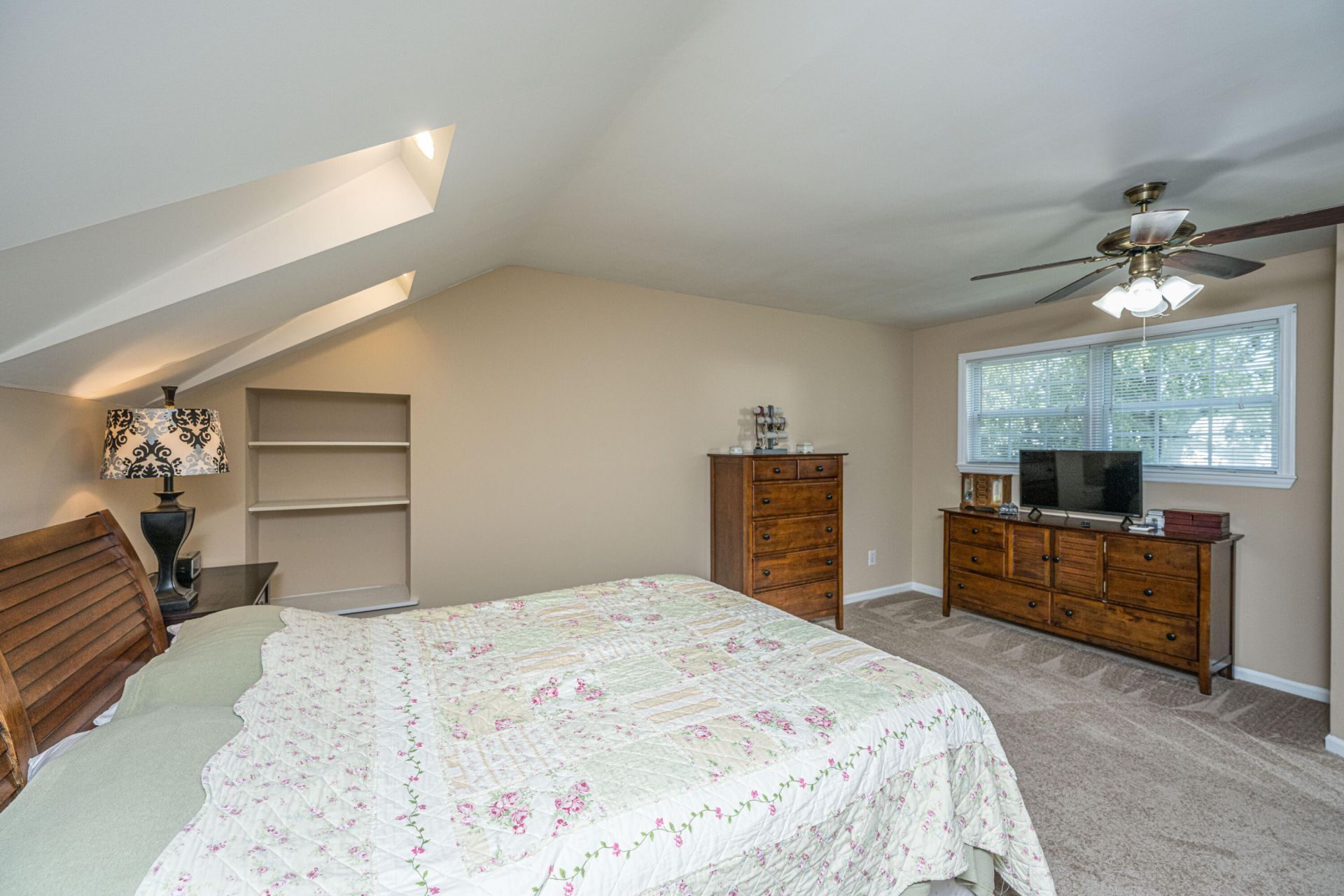 401 Iowa Court Photo 17