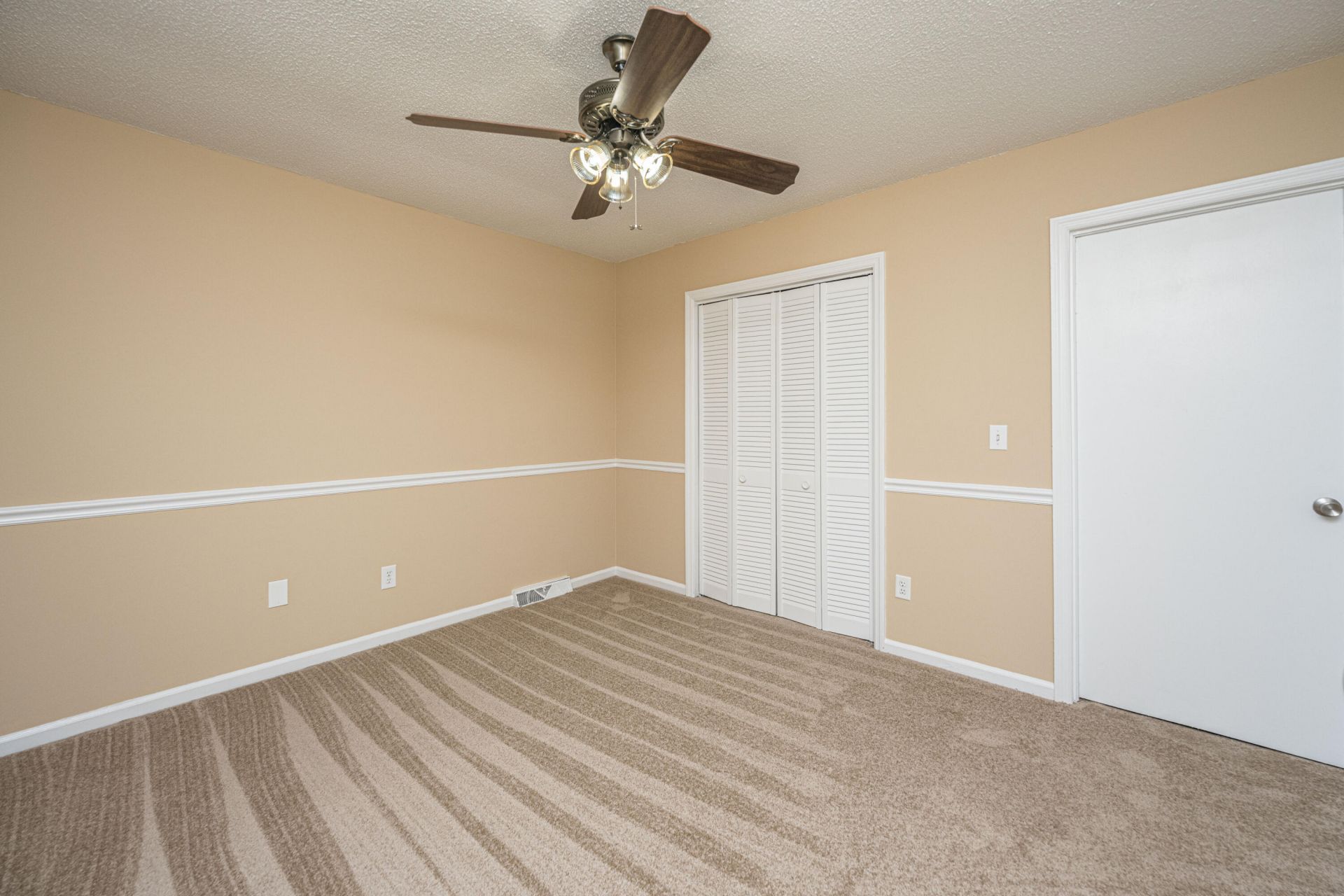 401 Iowa Court Photo 22
