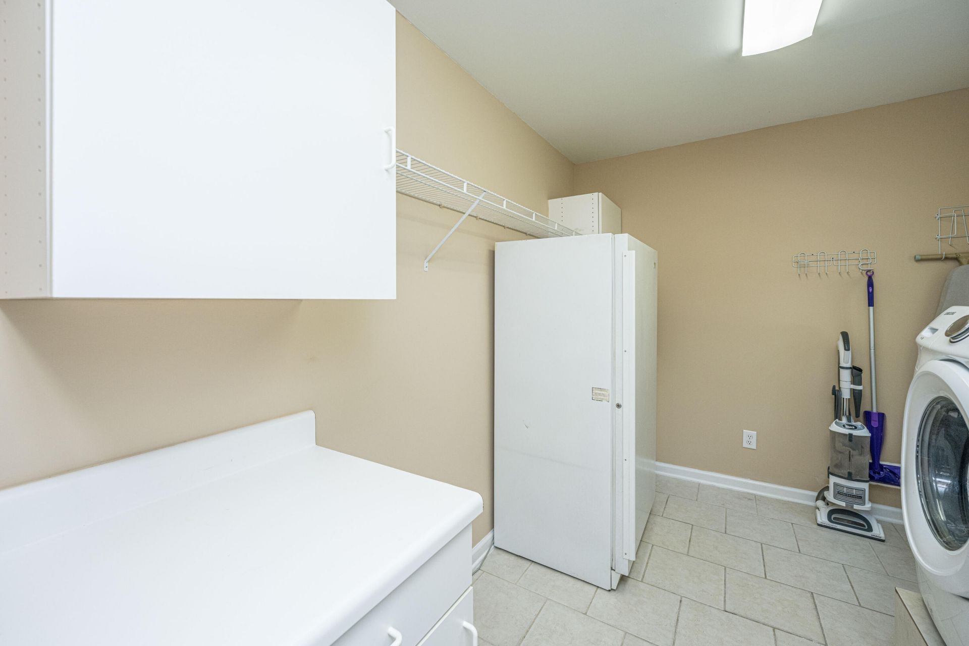 401 Iowa Court Photo 24