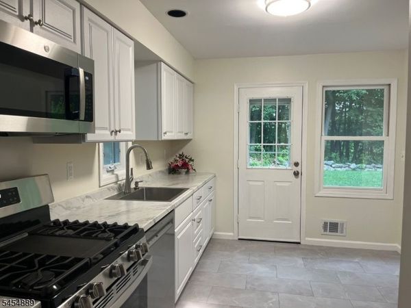 150 Saddleback Ct, Sparta, NJ 07871
