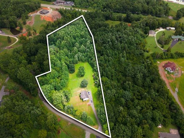 325 Clyde Wix Rd , Westmoreland, TN 37186