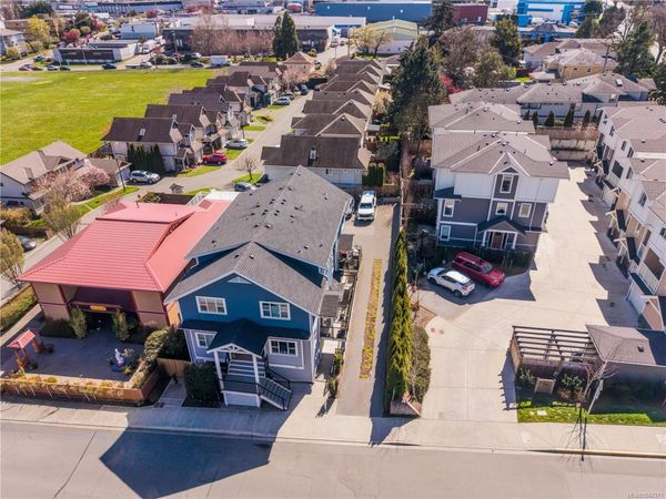 937 Colville Rd, Unit #4, Esquimalt, BC V9A 4P4