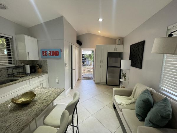 430 NE 1ST Avenue, Unit B, Fort Lauderdale, FL 33301