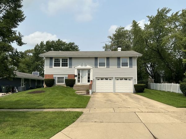 840 Heather Lane , Hoffman Estates, IL 60169