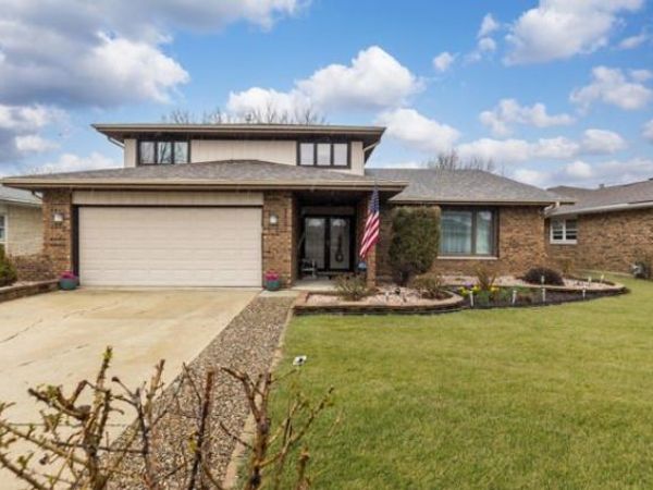 8058 Circle Drive , Palos Hills, IL 60465