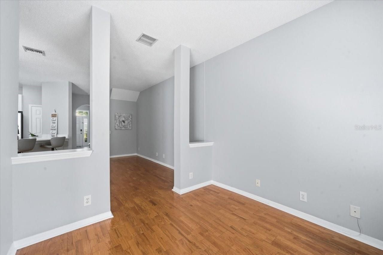 752 Vallance Way Ne, Saint Petersburg, FL 33716 Photo