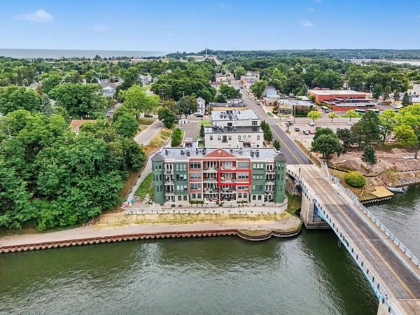 80 Washington Street, Unit 9, Manistee, MI 49660