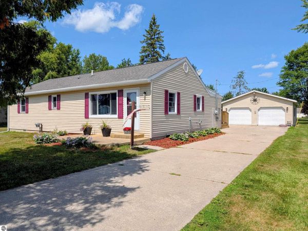 124 Saginaw Street W, Au Gres, MI 48703