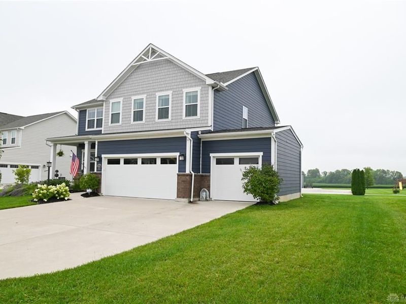 3258 Heatherstone Drive, Troy, OH 45373 Photo 2