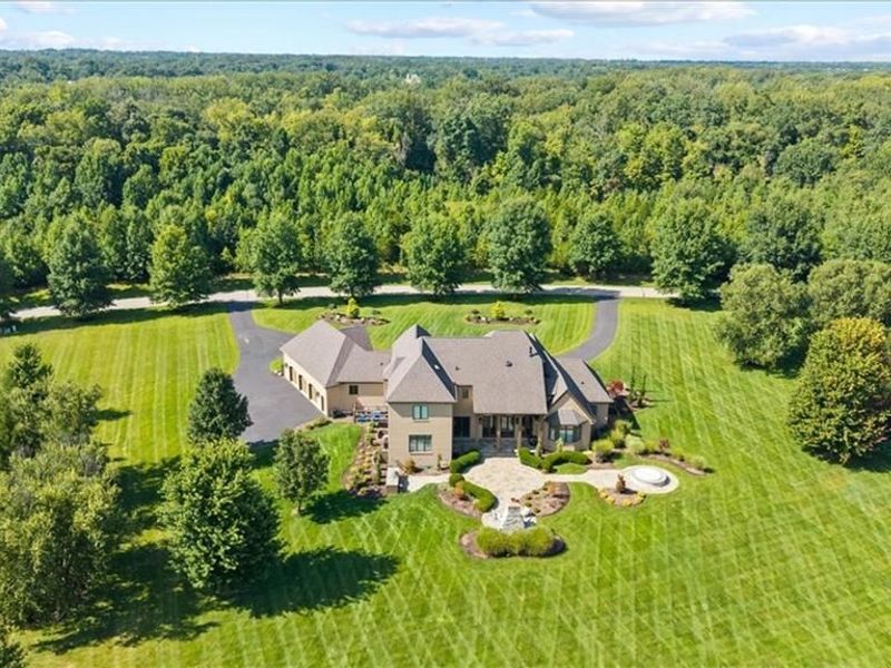 9020 Whisperinghill Drive, Indian Hill, OH 45242 Photo 3
