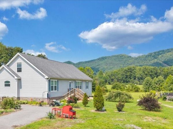 3663 Bradshaw RD , Salem, VA 24153