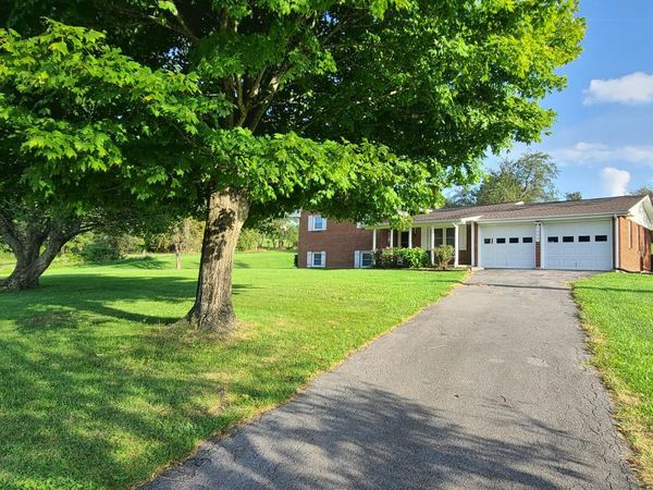 1699 Harman DR, Christiansburg, VA 24073
