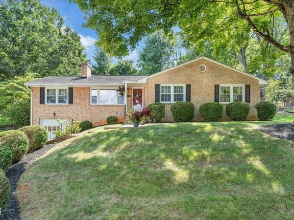 5728 Castle Rock RD, Roanoke, VA 24018