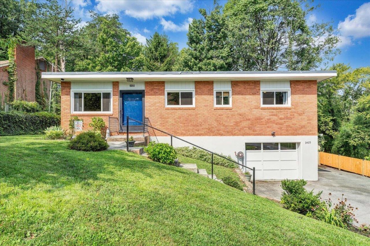 3425 View Ave, Roanoke, VA 24018 Main Photo