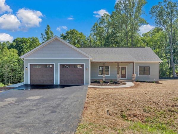 310 Windsor Castle DR, Moneta, VA 24121