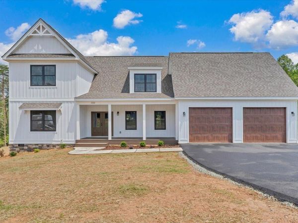 320 Windsor Castle DR, Moneta, VA 24121