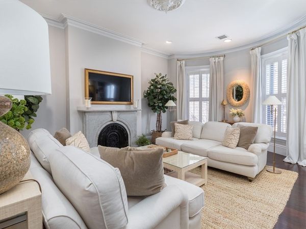 118 Pembroke St, Unit 2, Boston, MA 02118