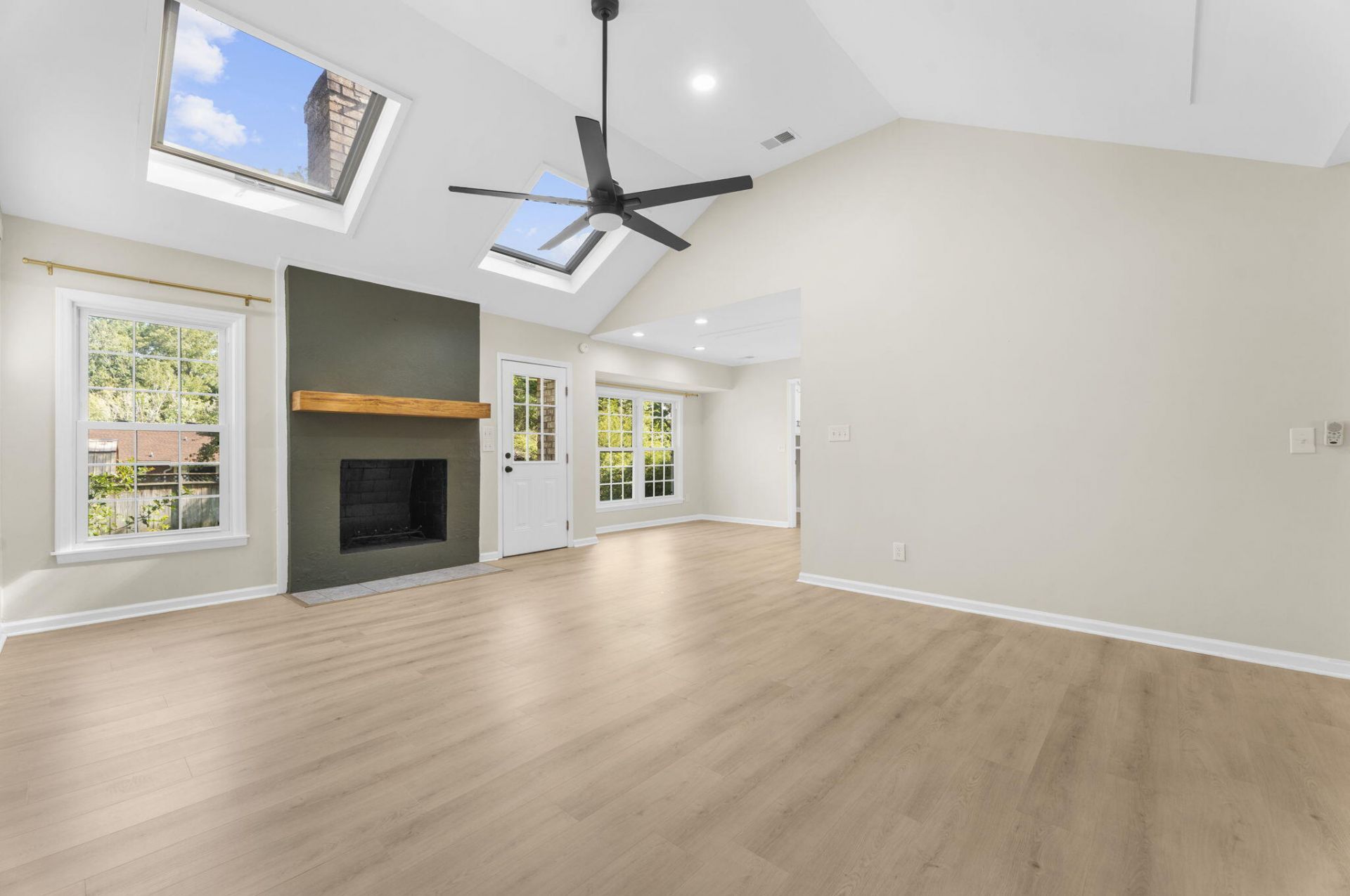 118 Bramwell Drive Photo 11