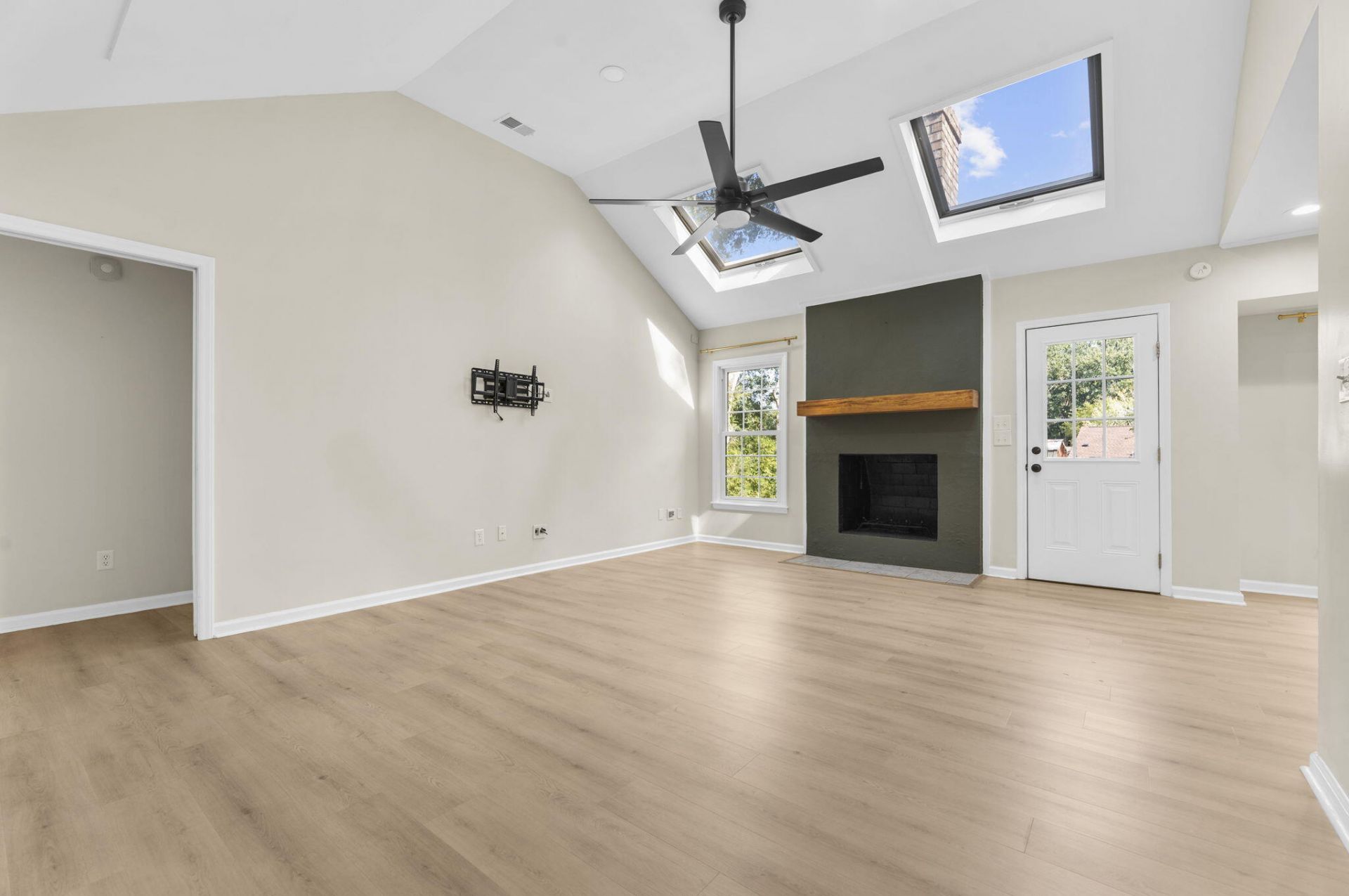 118 Bramwell Drive Photo 7