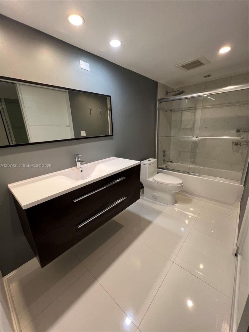 3375 N Country Club Dr , Unit 1408, Aventura, FL 33180 Photo