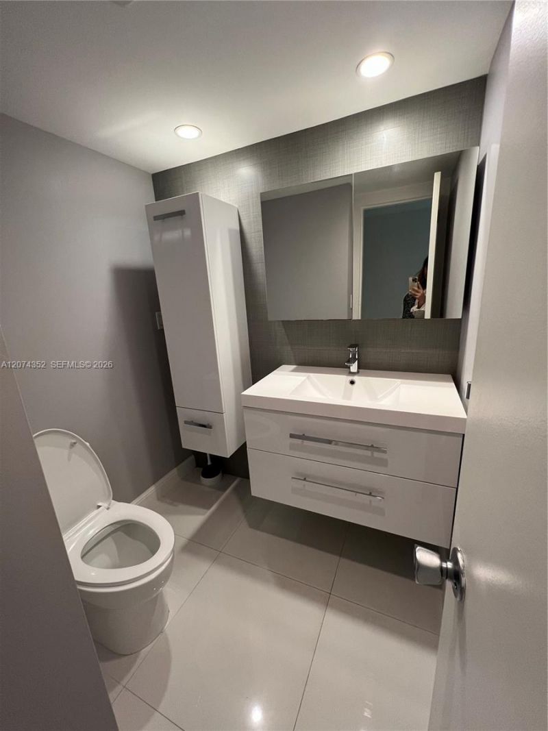 3375 N Country Club Dr , Unit 1408, Aventura, FL 33180 Photo