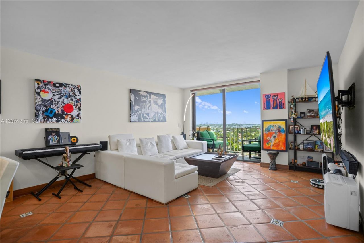 2350 NE 135th St , Unit 1204, North Miami, FL 33181 Photo