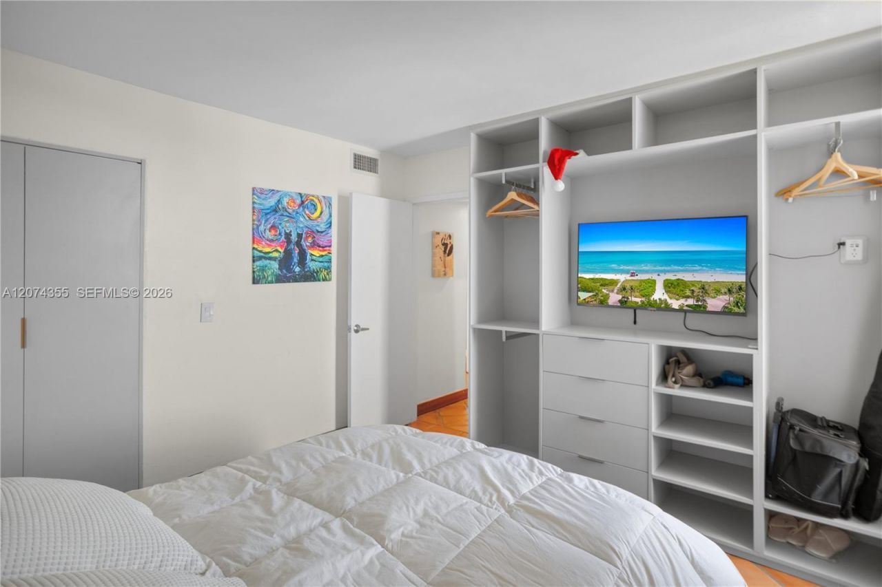 2350 NE 135th St , Unit 1204, North Miami, FL 33181 Photo
